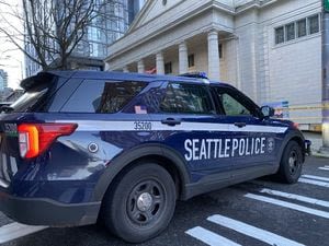 Man robbed and shot in downtown Seattle