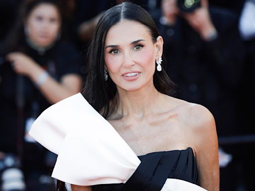 À son tour, Demi Moore troque ses longueurs XXL au profit d’un carré long