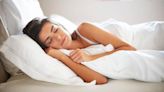Estos son los 5 consejos de un médico para dormir mejor que arrasan en TikTok