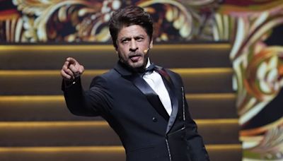 Karan Johar Asks Shah Rukh Khan Who Will Be Next 'King of Romance', Actor's Response Wins Internet! (VIDEO)