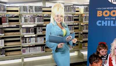 Dolly Parton ‘appears’ at Neosho Newton County Library