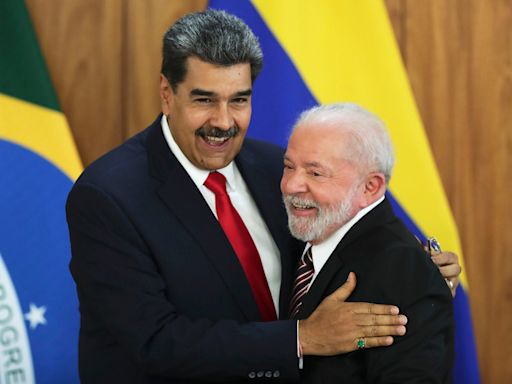 Lula, en el centro de la crisis en Venezuela: su partido felicita a Maduro mientras él gestiona una mediación con Biden