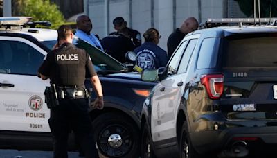 Guardia de seguridad es baleado en la casa de un alto ejecutivo de la industria musical, en Encino - La Opinión