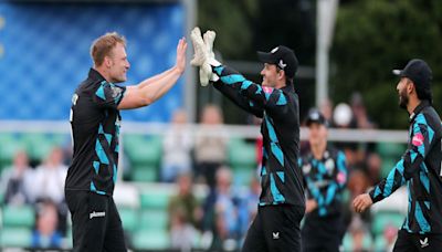 Hose and Waite the record breakers in Worcestershire Rapids win over Leicestershire