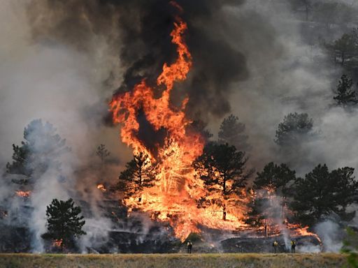 Dueling Front Range wildfires force evacuations near Lyons, Loveland
