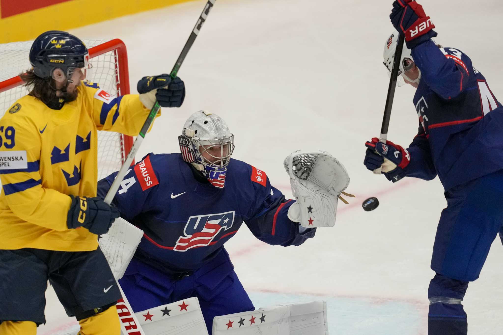 Sweden defeats the US 5-2 at the start of the ice hockey world championship