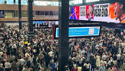 Euston Station chaos as passengers trapped on unbearably hot trains