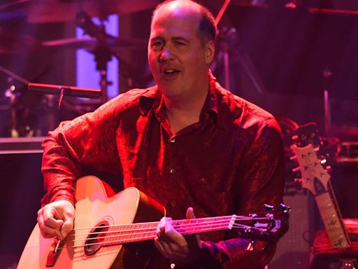 Watch Krist Novoselic Cover Nirvana In Kurt Cobain's Hometown | 100.1 WKQQ