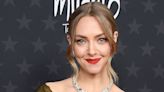 Amanda Seyfried Flashed A Peek Of Her Abs, Underboob In Red Carpet Pics