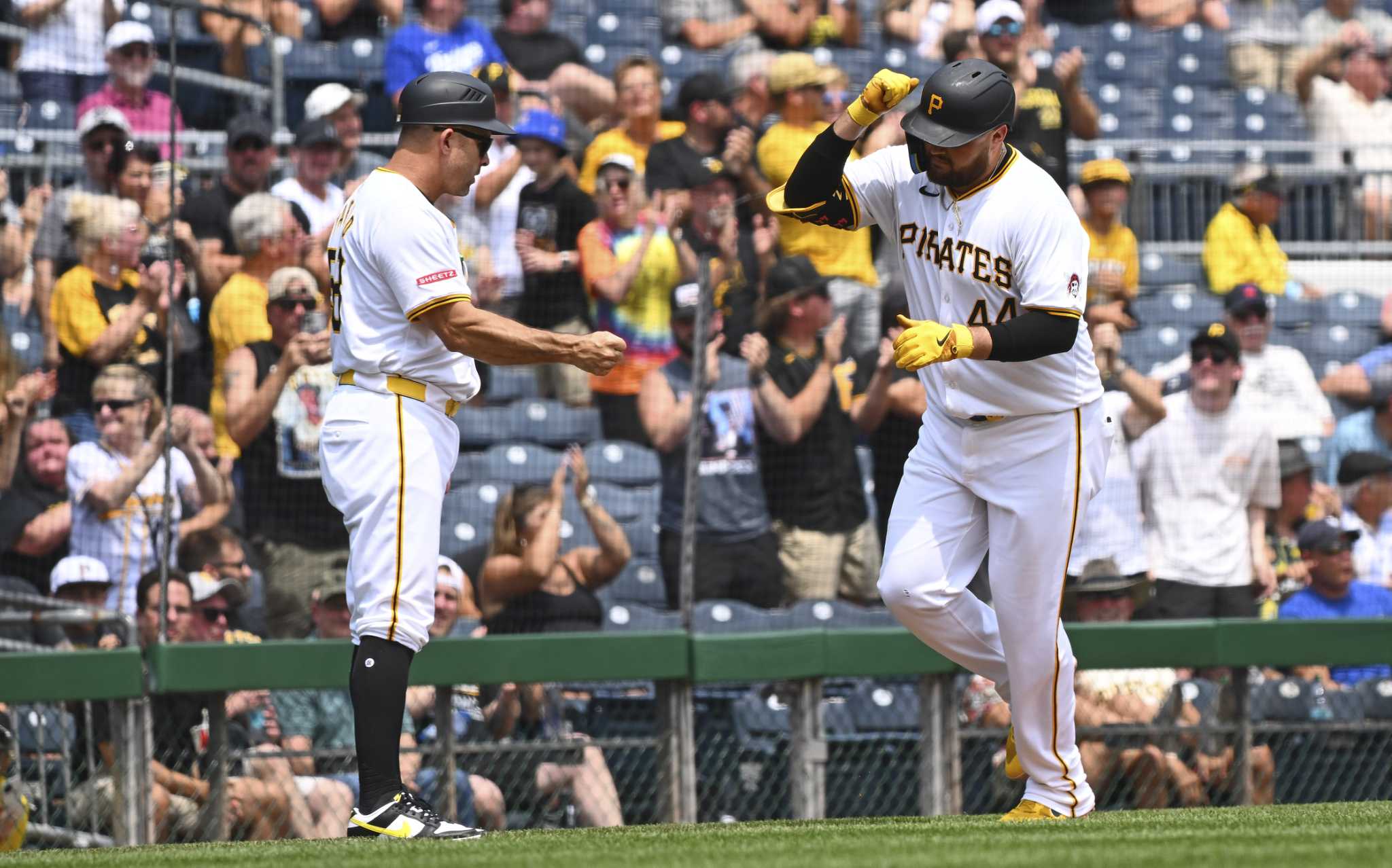 Pérez works 6 scoreless innings, Tellez splashes a homer into the river as Pirates top Cardinals 5-0