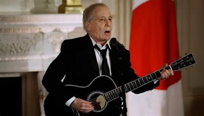 Paul Simon performs at White House dinner for visiting Japanese prime minister