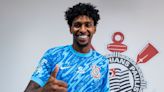 Corinthians anuncia a contratação do goleiro Hugo Souza, do Flamengo