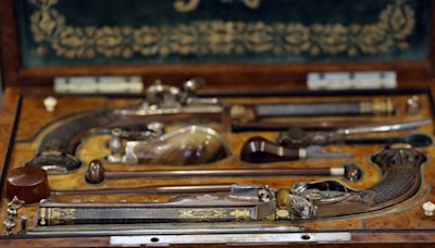 Napoleon's pistols sold for 1.7 million euros at French auction