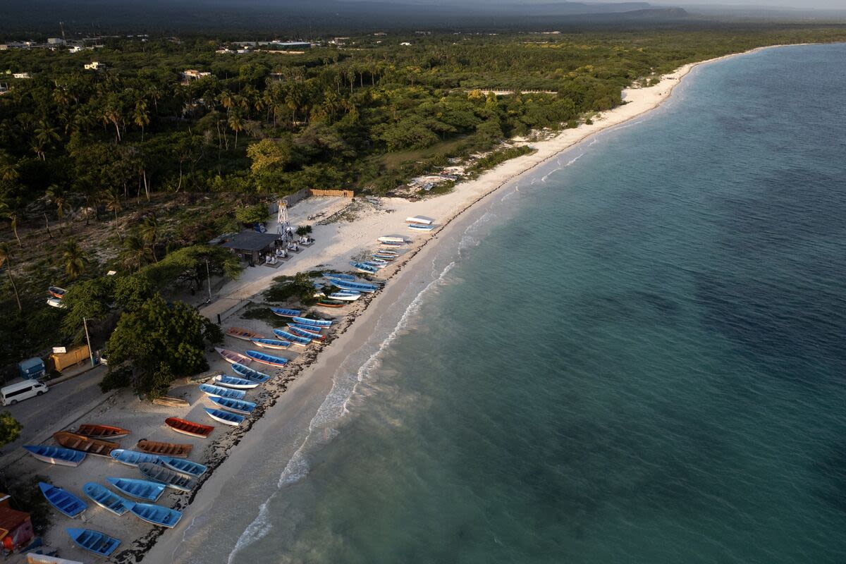 As Haiti Crumbles, Its Neighbor Is Thriving With a Tourism Boom