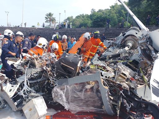 2 navy helicopters were seen colliding in midair during a military parade rehearsal, killing 10 people