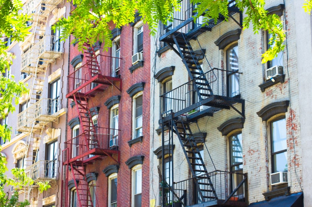 Manhattan, Brooklyn set April rent records ahead of likely searing summer: report