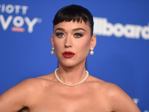 Katy Perry rompe un récord en YouTube, superando a Taylor Swift y Shakira - La Opinión