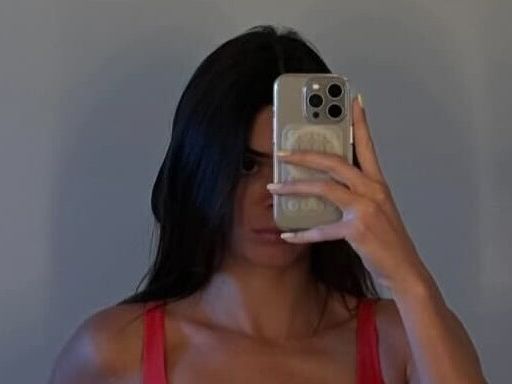 Kendall Jenner's Latest Yoga Set Is Both Functional and Cute