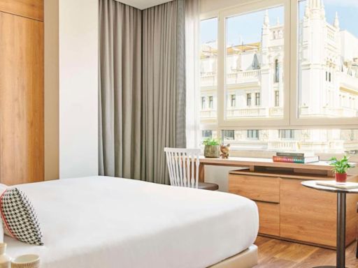 El hotel de lujo en el que se ha hospedado Milei en Madrid que ha desatado críticas en Argentina