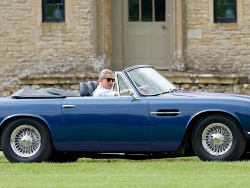Coches gourmet: el Aston Martin del rey Carlos III que funciona a base de queso y vino