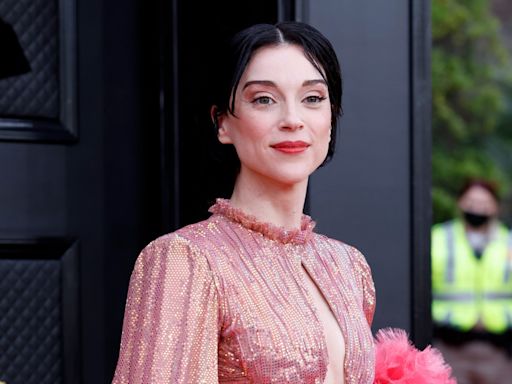 St. Vincent felt the 'sheer force' of Taylor Swift's fans