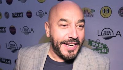 Sorprenden a la hija de Lupillo Rivera con misteriosa mujer, ¿será el nuevo amor del cantante?