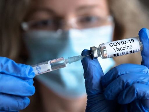 Experts Predict Rise In COVID-19 Cases: Vaccine Stocks Climb - Moderna (NASDAQ:MRNA)