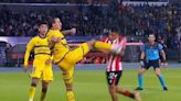 VIDEO. Patada de Cristian Lema en la cabeza, expulsión y el penal para Estudiantes vs Boca