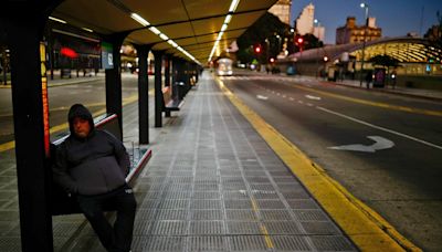 Paro general | Una mañana atípica: estaciones de trenes y subtes cerradas, paradas vacías y pocos comercios que lograron abrir