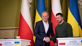 Zelenski y Tusk firman un acuerdo de seguridad durante un encuentro en Varsovia