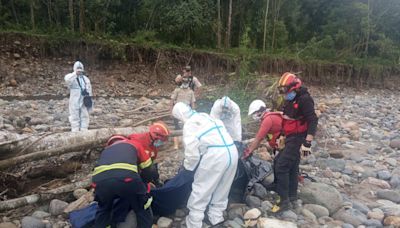 Un cuerpo en estado de descomposición fue hallado en la orilla de un río de la Amazonía