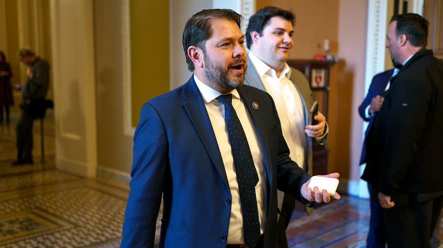 Liberal veterans group launches pro-Gallego radio ad in Spanish