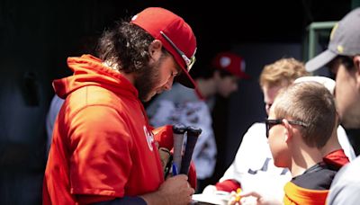 Seldom-seen Brandon Crawford having a positive influence in Cardinals’ clubhouse