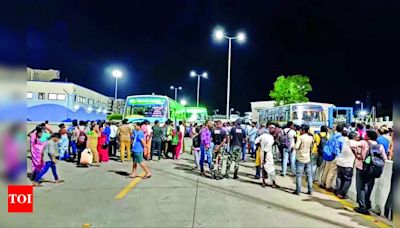 Chaos at Kilambakkam terminus due to bus shortage during festival weekend | Chennai News - Times of India