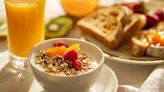 Estos son los 3 alimentos que debes eliminar de tu desayuno si deseas vivir más, según Harvard