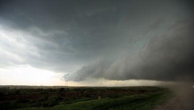 Tornado time-lapse video shows "wild" storm hit Oklahoma