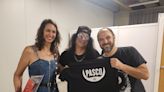 Fanático de un film de terror argentino, Slash llegó al país y se sacó una foto con su director