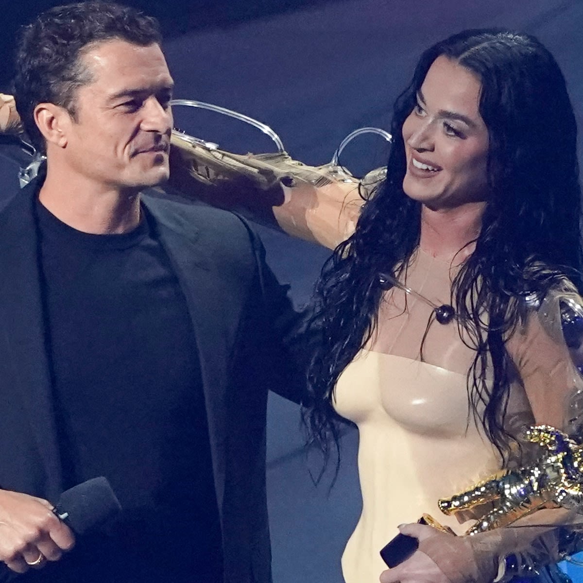 Orlando Bloom Introduces Katy Perry by Her Birth Name at MTV VMAs