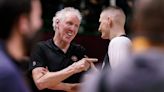 Bill Walton, Hall of Fame player who became a star broadcaster, dies