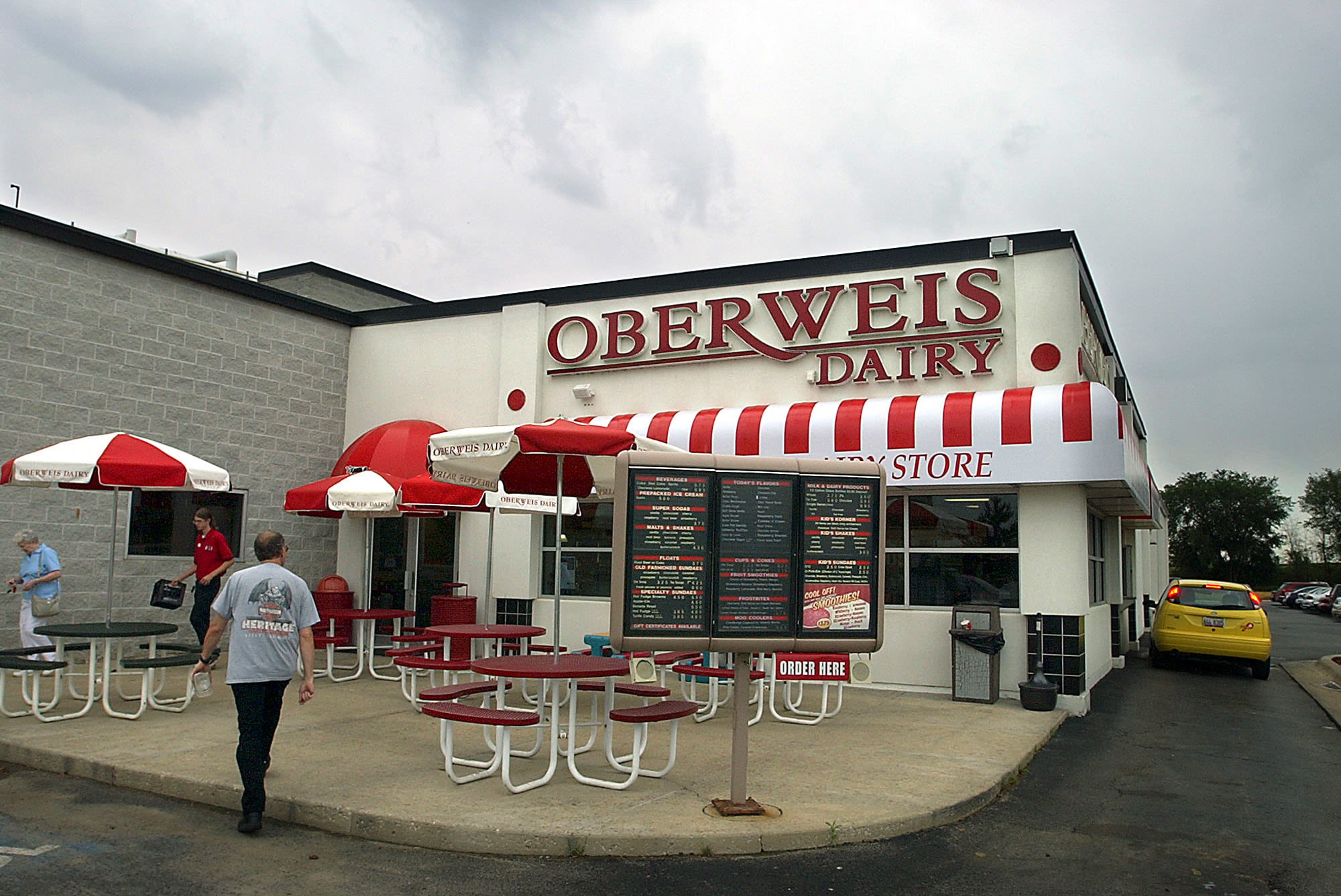 Oberweis Dairy purchased by Winnetka-based private equity firm in bankruptcy auction