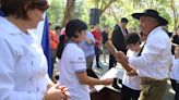 La Nación / Jinetes entregaron cartas de escolares uruguayos