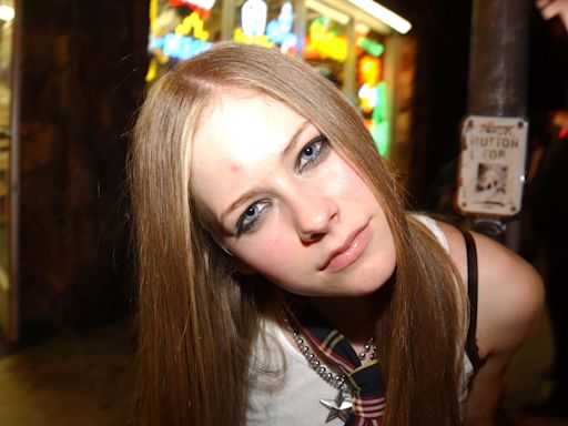 Avril Lavigne: la conspiración, la desaparición y el renacer de la estrella que relató la rebeldía de la generación milenial