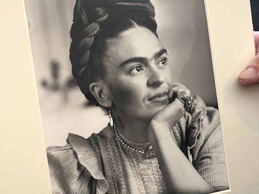 Medio centenar de fotos desconocidas de Frida Kahlo ahondan en su leyenda en Nueva York