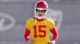 Chiefs QB Patrick Mahomes Sets Expectation for New WR: 'There's No Easing'