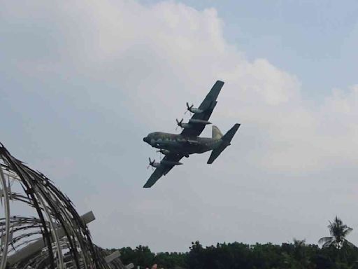 影／震撼！空軍C-130運輸機展特技飛行