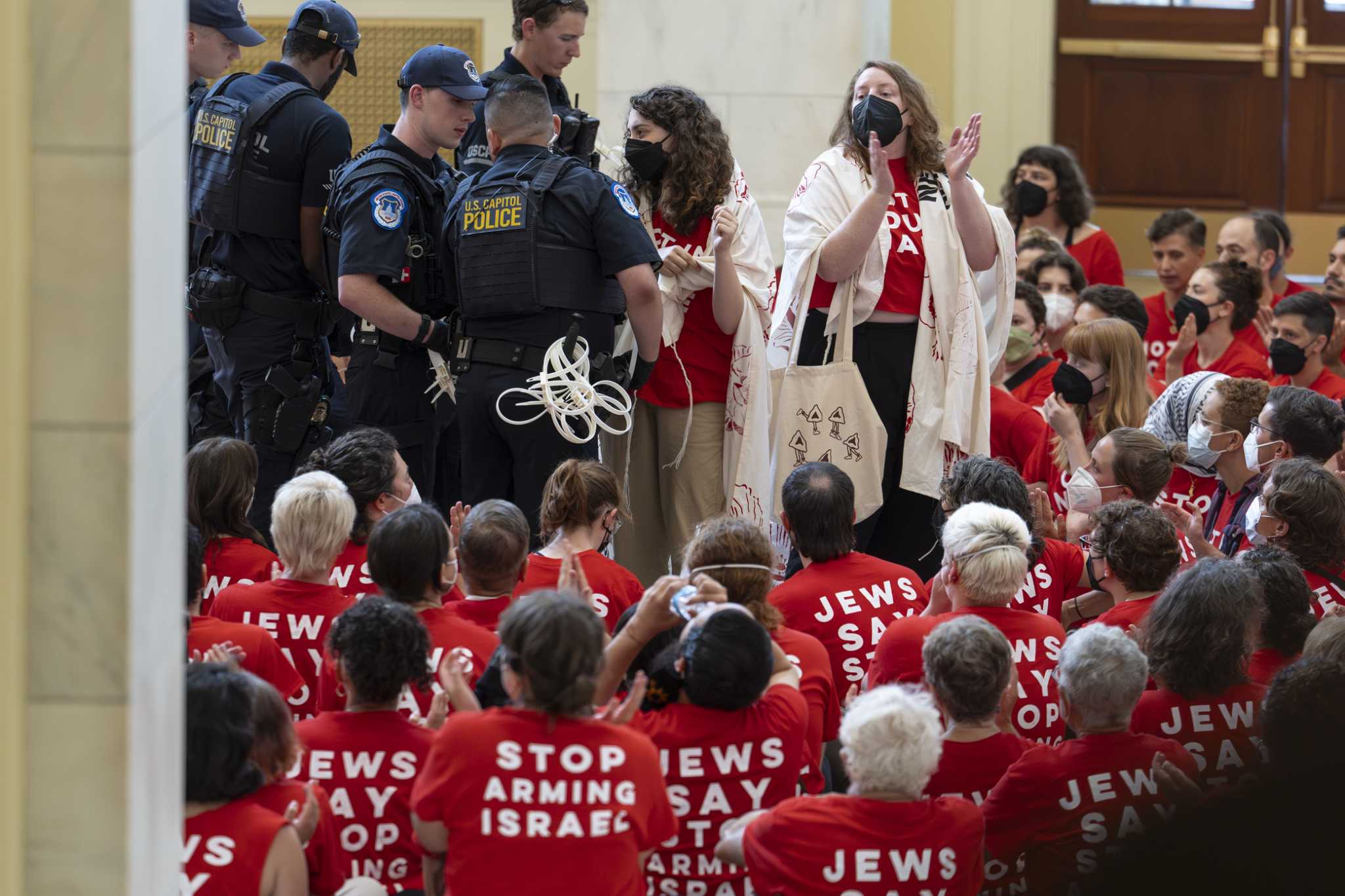 Demonstrators stage mass protest against Netanyahu visit and US military aid to Israel