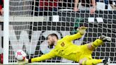 West Ham 1-0 Manchester United: David de Gea howler leaves top-four race wide open