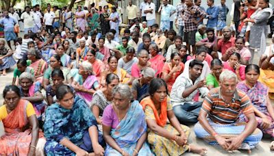 Relatives of murdered youth stage protest outside hospital in Erode