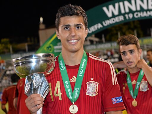 Junior-senior EURO double roll of honour: Rodri, Morata, Merino, Nacho, Ferran Torres join Chiellini, Iniesta, Henry | UEFA Under-19