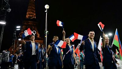 Une parade fluviale, déjantée et diluvienne pour ouvrir les Jeux